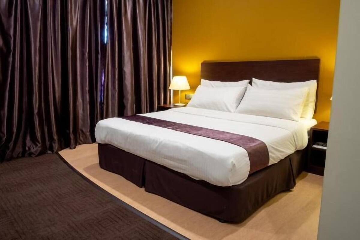 Desk, iron/ironing board, free WiFi, bed sheets