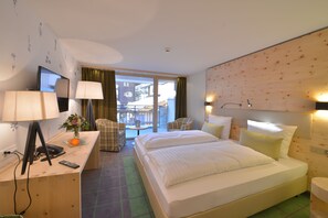 Premium bedding, in-room safe, desk, laptop workspace - Alpenhotel Fleurs de Zermatt (Zermatt)