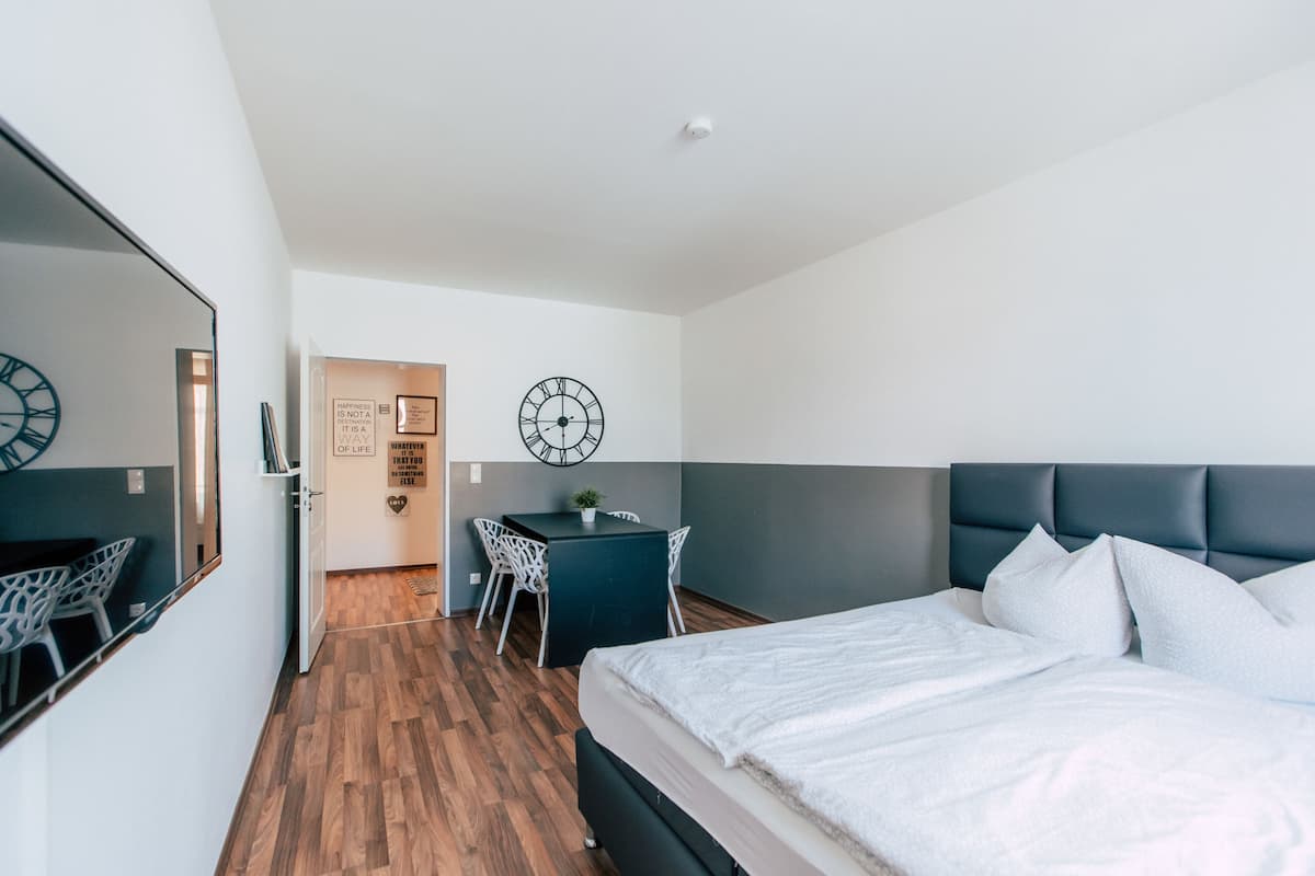 Junior-Apartment | Individuell dekoriert, individuell eingerichtet, Verdunkelungsvorhänge