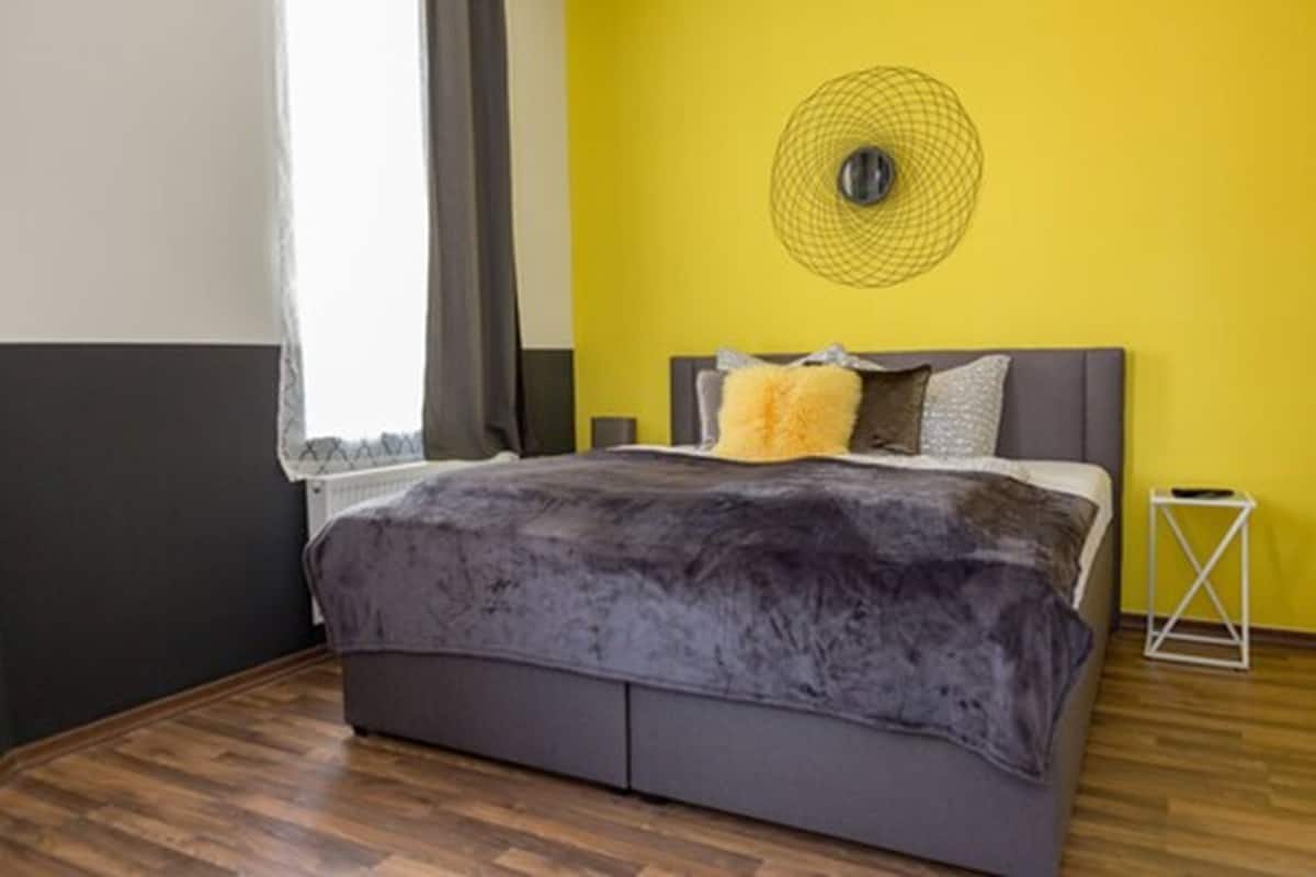 Apartment (Erdgeschoss) | Individuell dekoriert, individuell eingerichtet, Verdunkelungsvorhänge