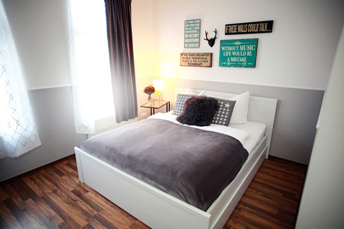 Deluxe-Apartment, Kochnische | Individuell dekoriert, individuell eingerichtet, Verdunkelungsvorhänge