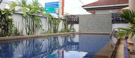 Kolam renang outdoor