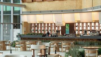 2 bars/lounges, lobby lounge