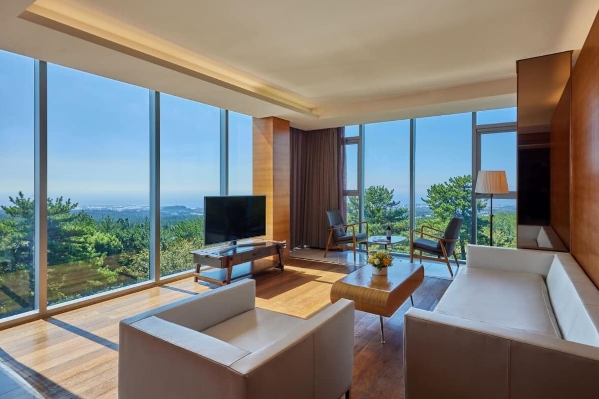 Parlor Suite + Breakfast for 2