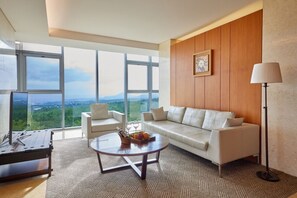 Edredón, caja de seguridad en la habitación y muebles diferentes 