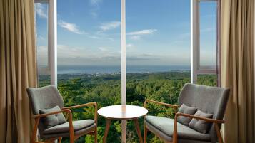 Copriletto in piuma, una cassaforte in camera