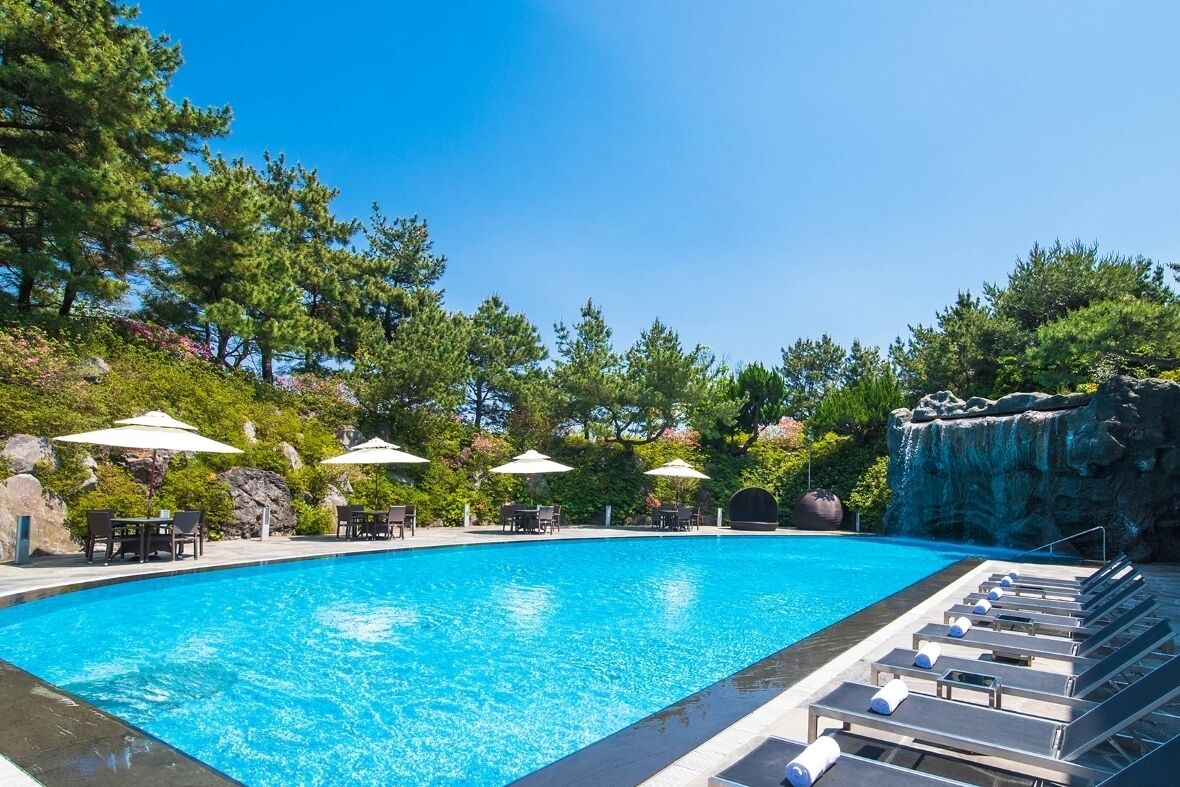 Piscine couverte, piscine extérieure (ouverte en saison)