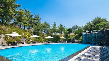 Indoor pool, seasonal outdoor pool, pool umbrellas, pool loungers