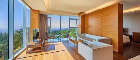 Triple Suite Room + Breakfast for 4 | 1 bedroom, down comforters, in-room safe, individually furnished