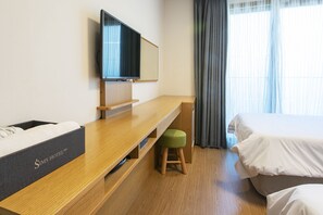 Standard Twin Room | Blackout drapes, soundproofing, free WiFi, bed sheets - Sims Hotel (Jeju City)