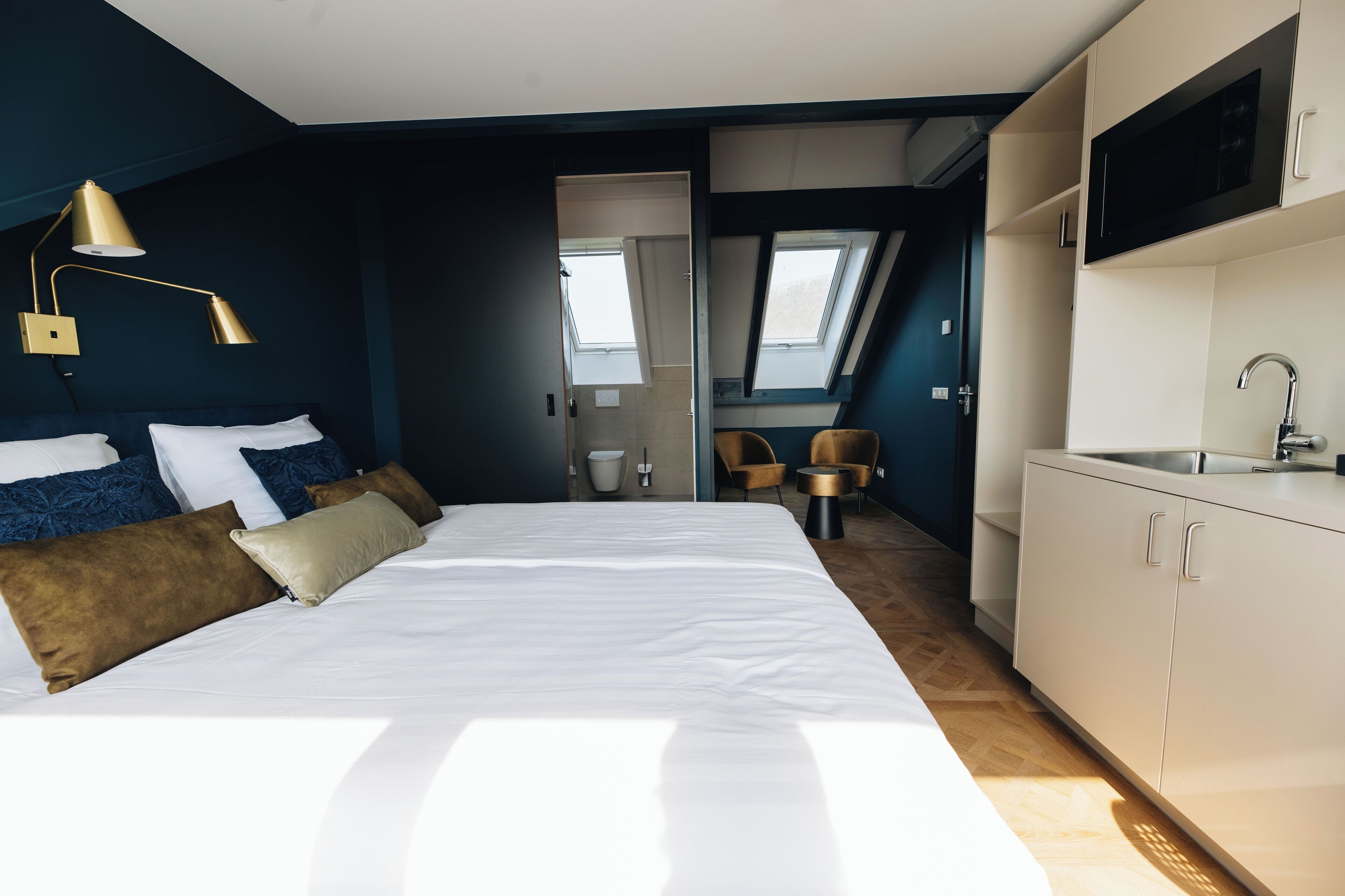 deluxe studio | in-room safe, laptop workspace, blackout curtains, free wifi