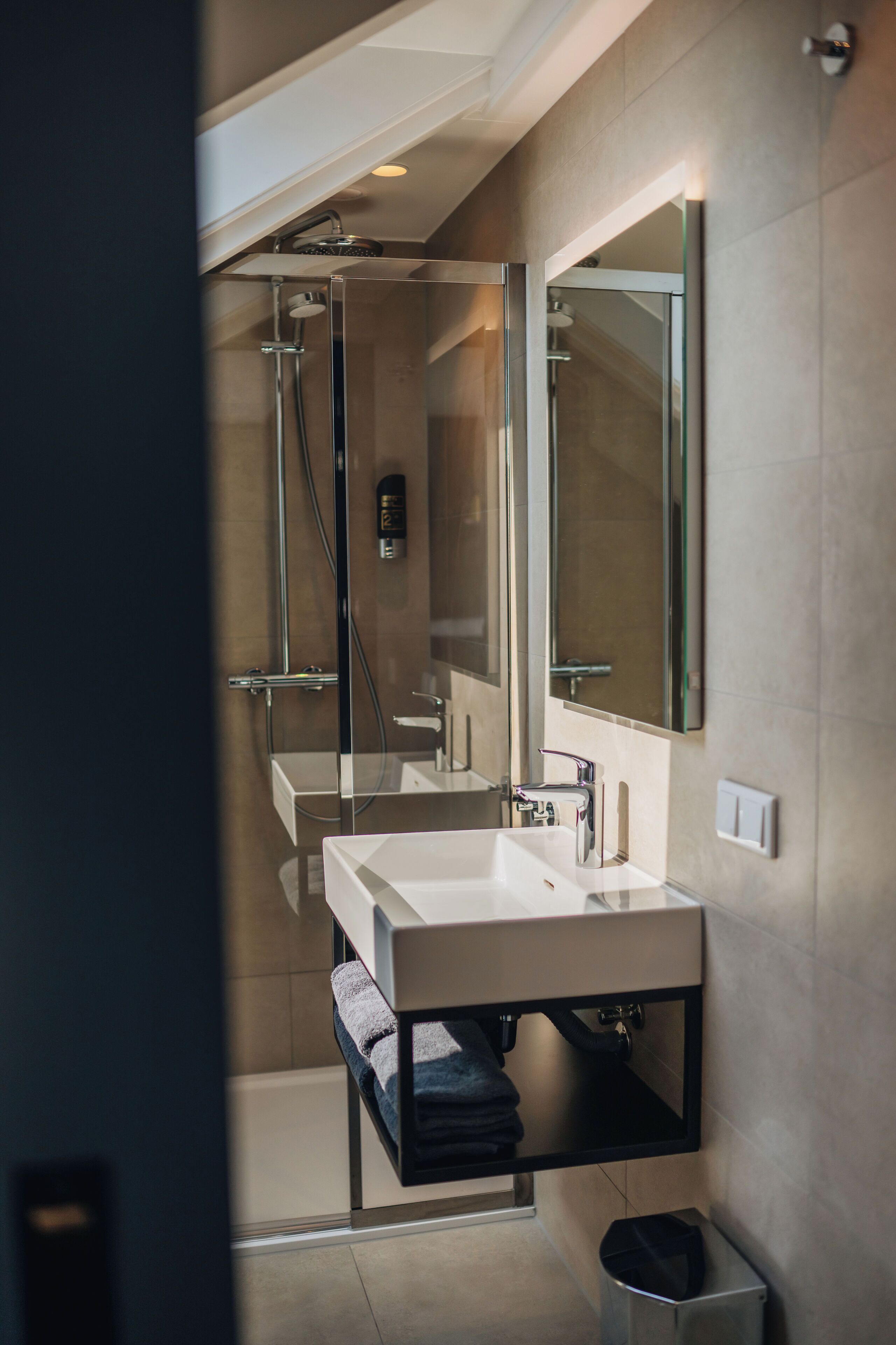 deluxe studio | bathroom | shower, hair dryer, towels, soap