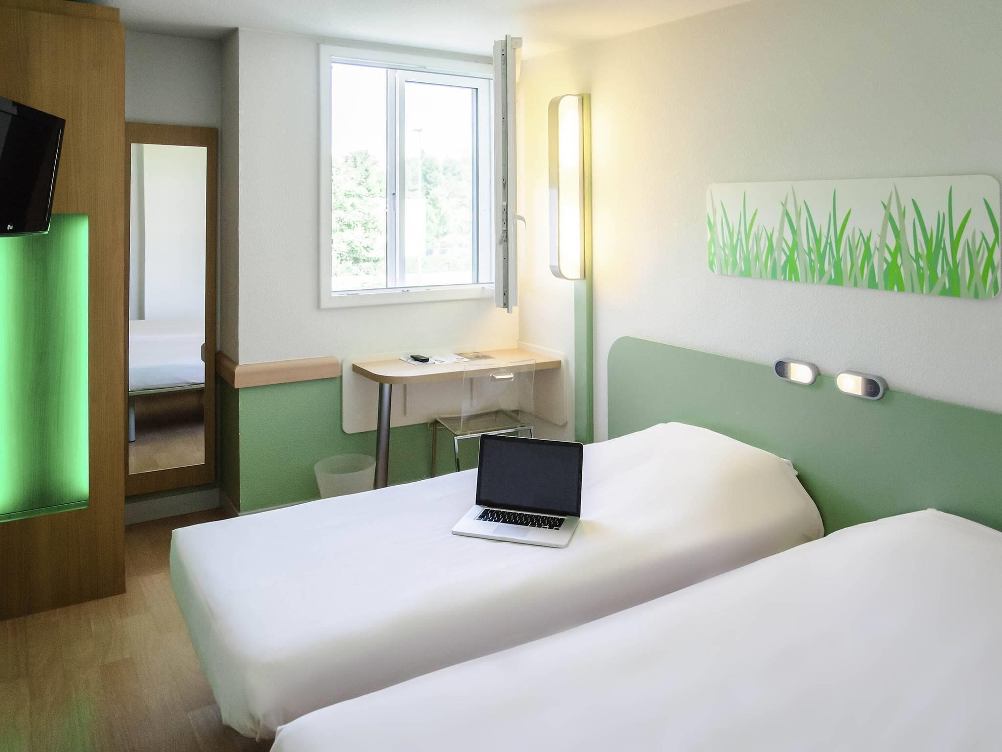 Habitación con 2 camas individuales, 2 camas individuales | Escritorio, insonorización y wifi gratis 