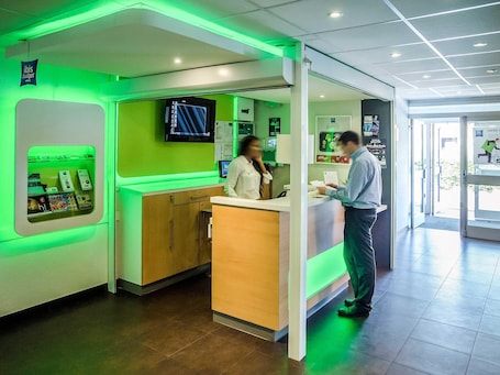 Exterior. ibis budget Aeroport le Bourget Garonor