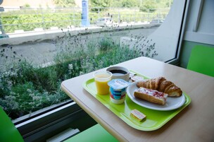 Desayuno buffet diario (EUR 7.50 por persona)