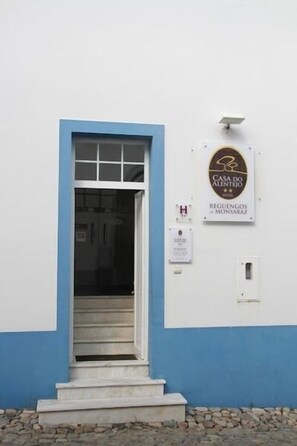 Entrada al alojamiento