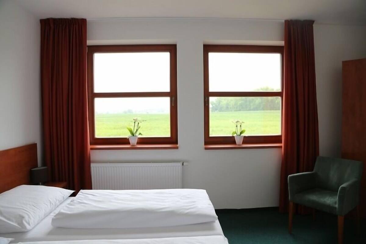 Quarto conforto, 1 quarto | Cofres nos quartos, escrivaninha, berços grátis