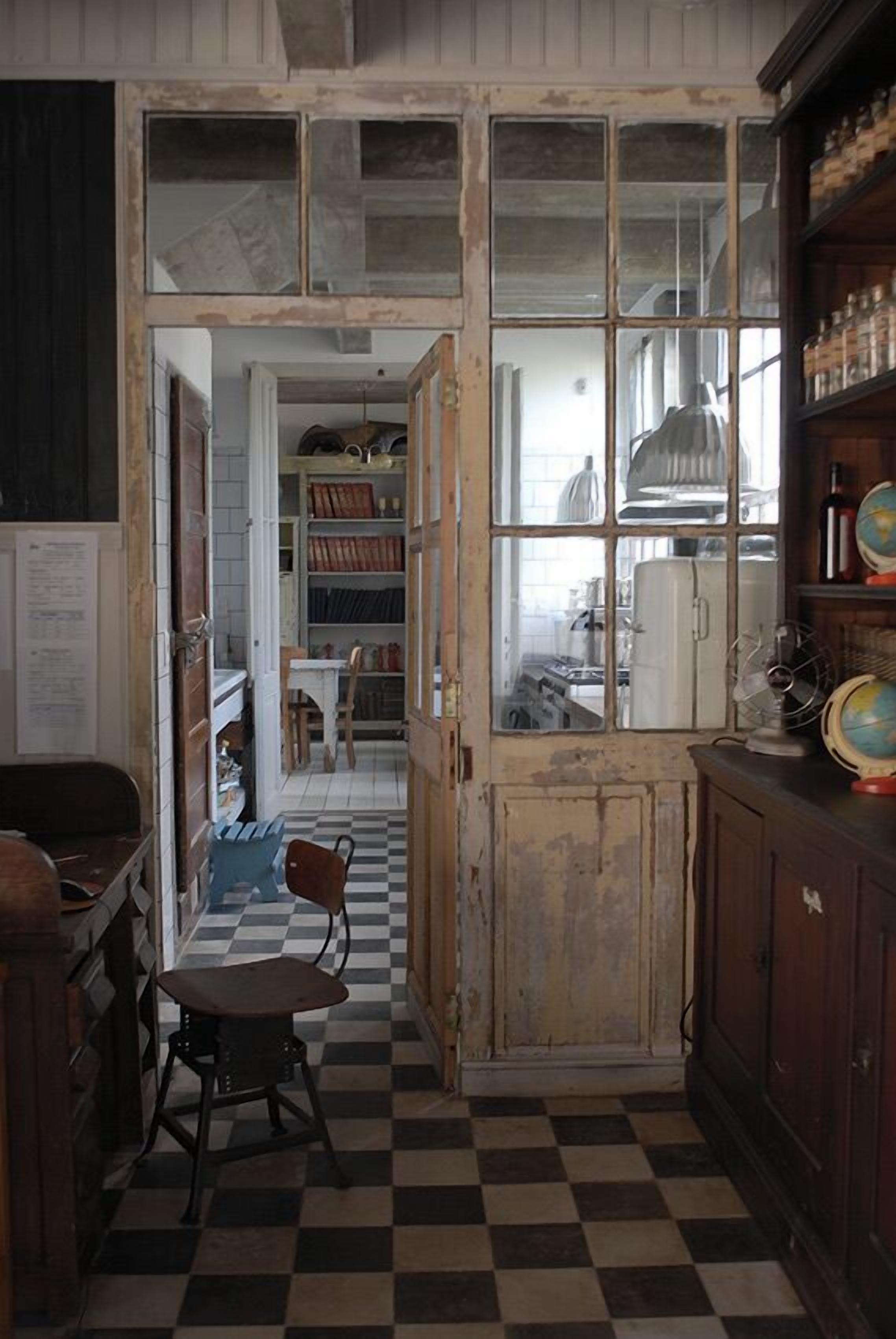 free daily full breakfast