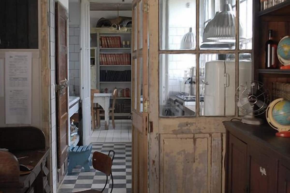 free daily full breakfast