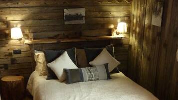 Daunenbettdecken, Schreibtisch, Verdunkelungsvorhänge