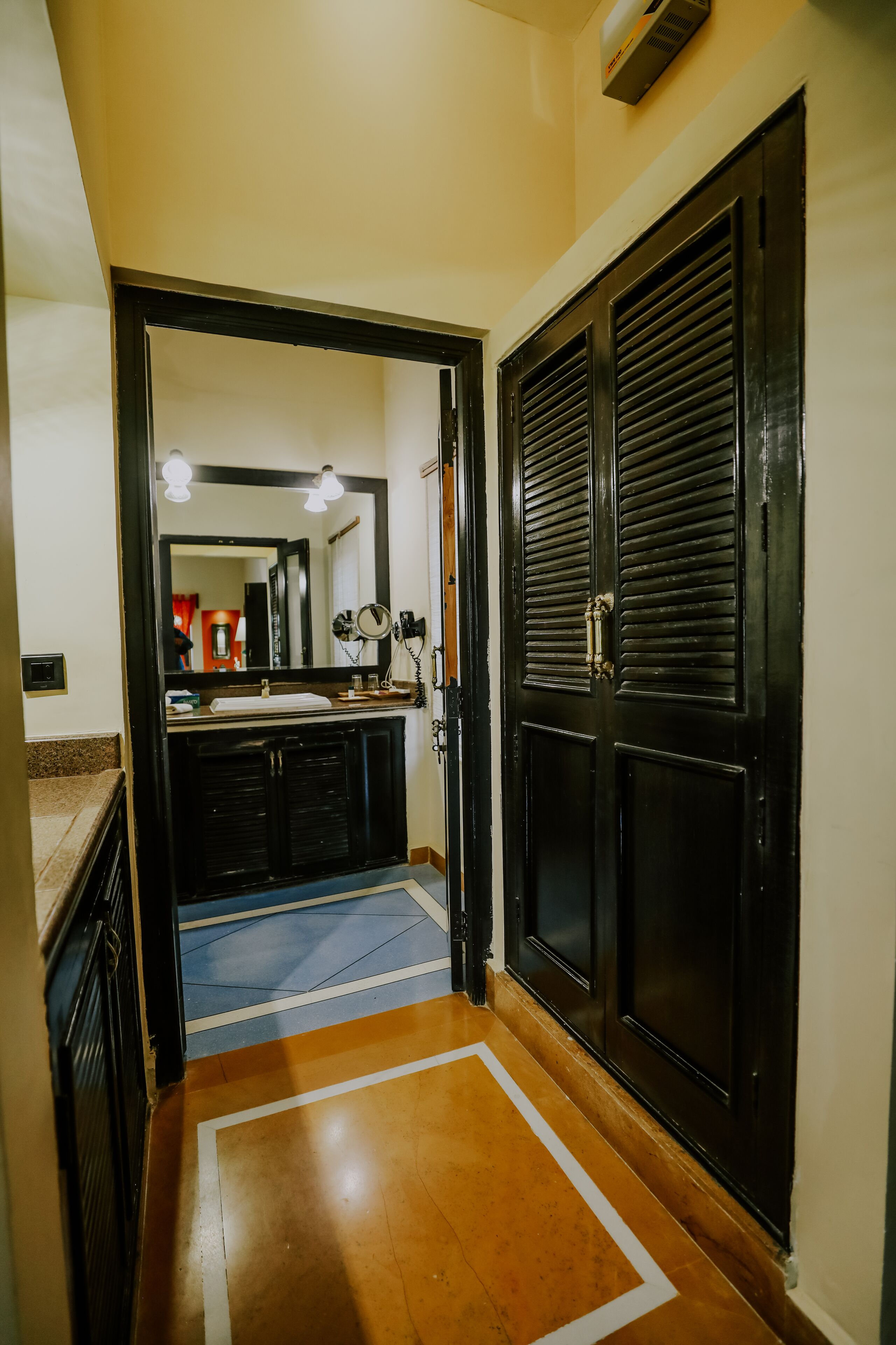 deluxe double or twin room | 1 bedroom, minibar, desk, free cots/infant beds