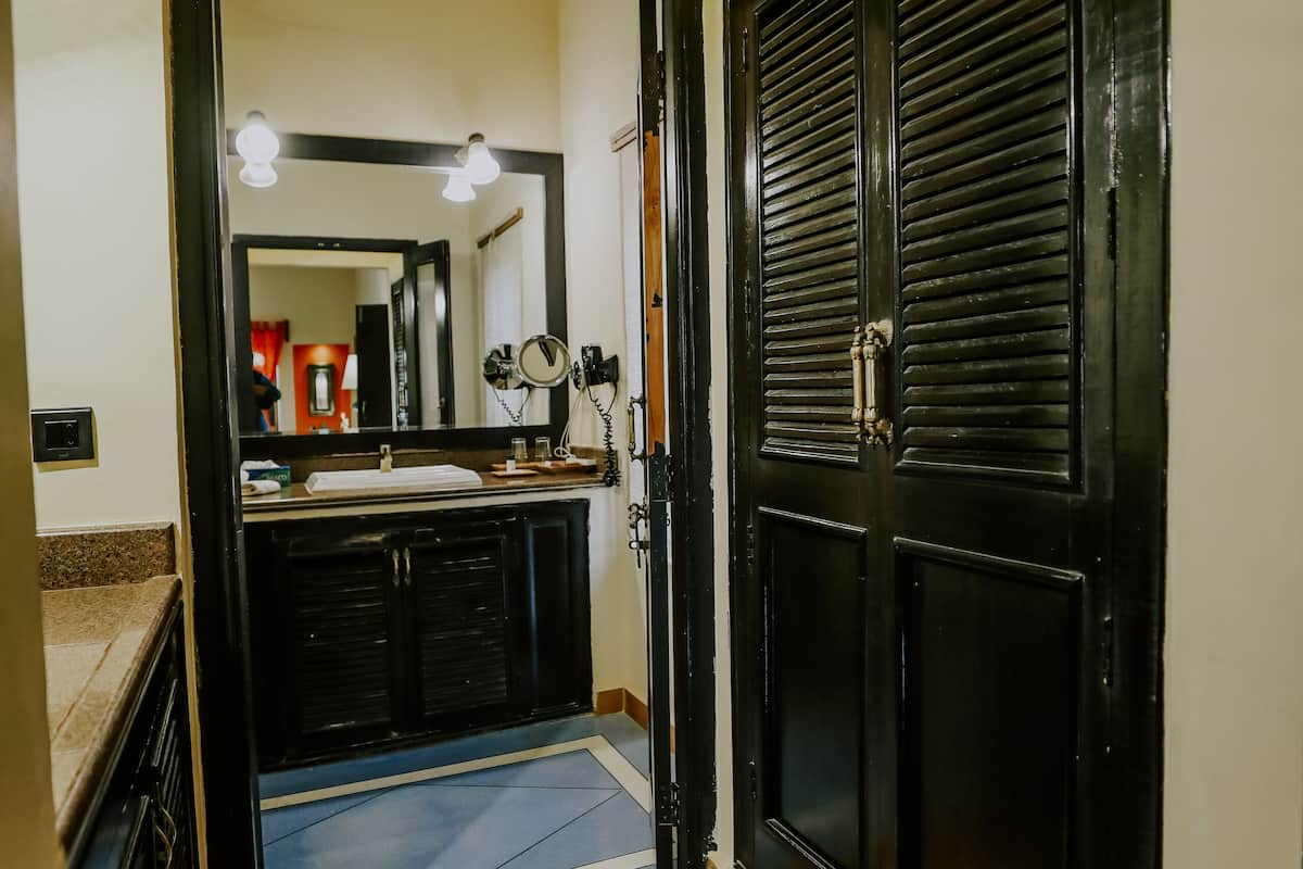 deluxe double or twin room | 1 bedroom, minibar, desk, free cots/infant beds