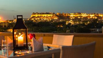 2 restaurants, Indian cuisine