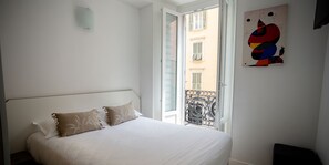 Comfort Double Room, 1 Double Bed, Private Bathroom | Premium bedding, desk, soundproofing, iron/ironing board - Hotel Napoléon (Bastia)