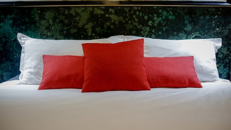Junior Suite, 1 Queen Bed, Private Bathroom | Premium bedding, desk, soundproofing, iron/ironing board