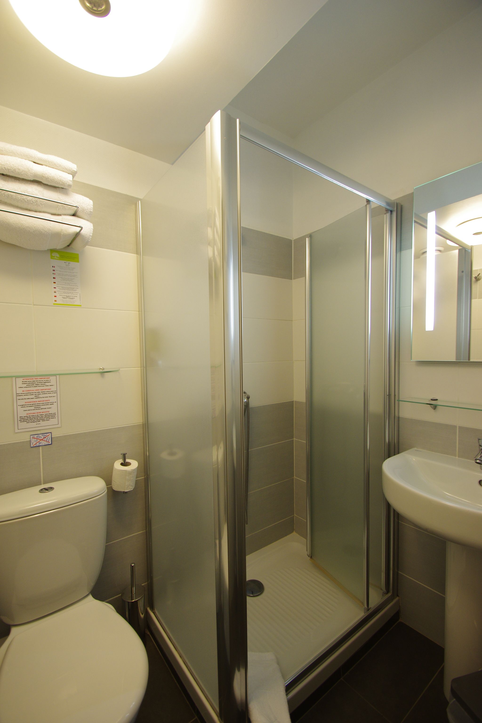 standard double room, private bathroom | bathroom shower