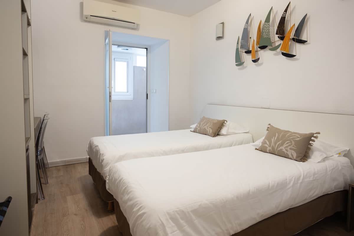 Comfort Twin Room, Private Bathroom | Premium bedding, desk, soundproofing, iron/ironing board