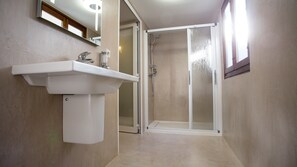 Comfort Twin Room, Private Bathroom | Bathroom - Hotel Napoléon (Bastia)