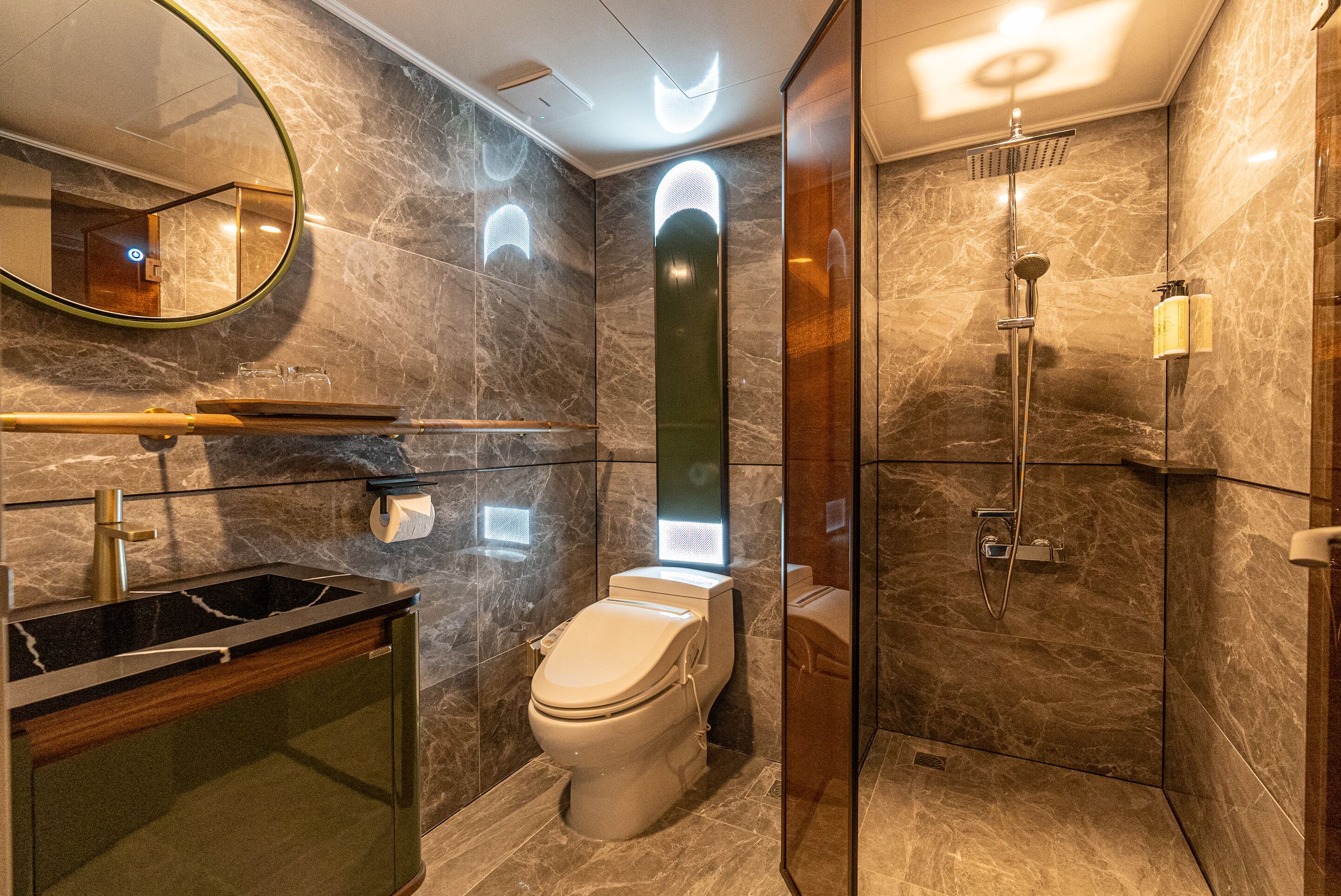 shower, free toiletries, hair dryer, slippers