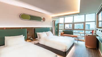 Habitación Premium con 2 camas individuales, vistas a la ciudad | Escritorio, espacio para trabajar con un portátil, cortinas opacas