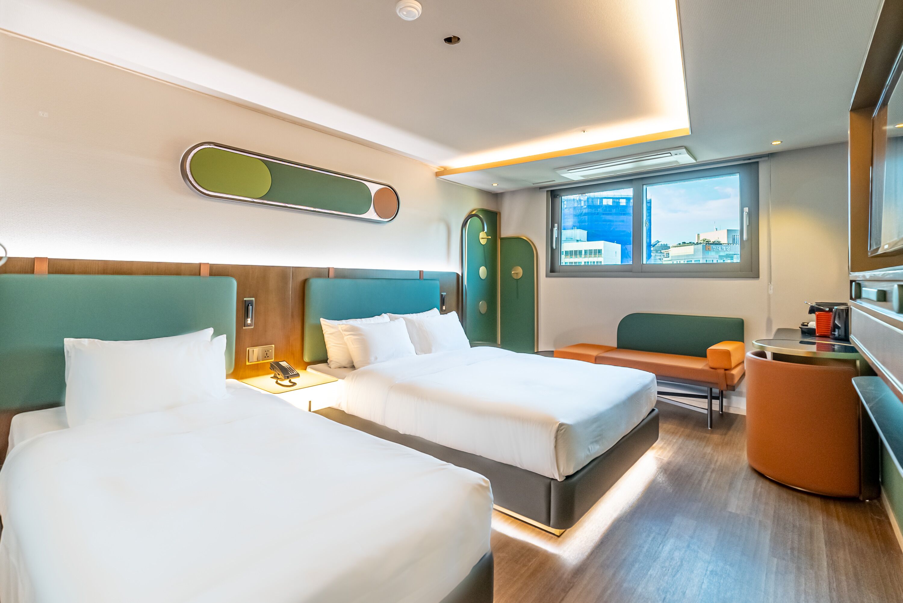 deluxe twin room | 1 bedroom, desk, laptop workspace, blackout curtains