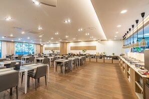 Daily buffet breakfast for a fee - L&L Central Hotel (Jeju City)