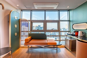 프리미엄 트윈룸, 시내 전망 | 책상, 노트북 작업 공간, 암막 커튼, 무료 WiFi
