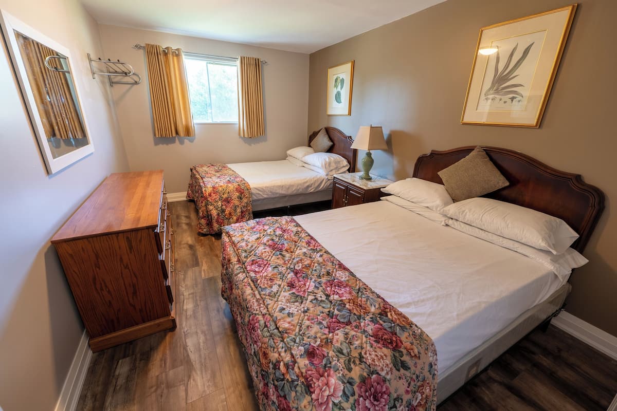 Family Suite | 1 bedroom, free WiFi, bed sheets