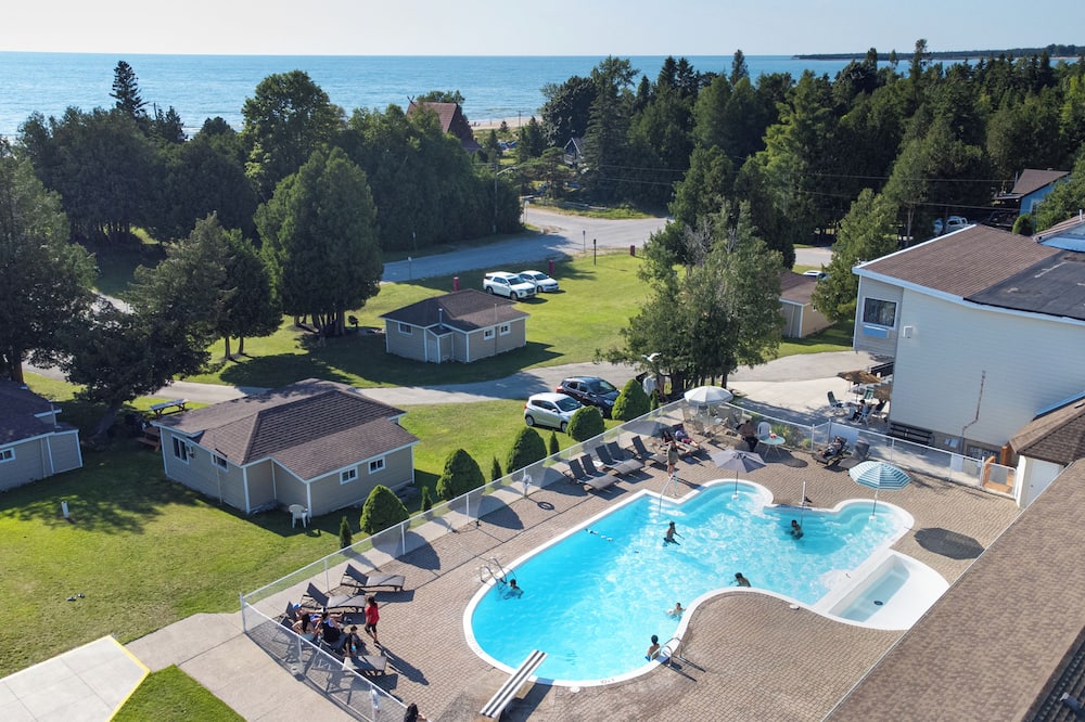 Sauble Beach Lodge