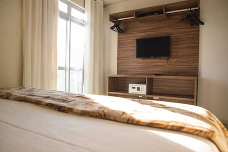 Apartment, 1 Bedroom | Minibar, in-room safe, desk, free WiFi. Manhattan Apart Hotel