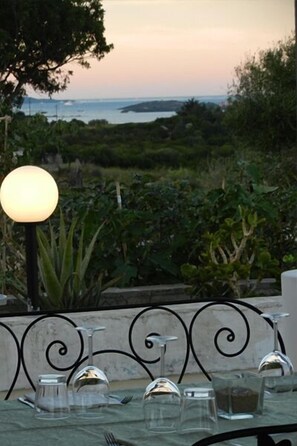 Aamiainen tarjolla, paikallinen keittiö