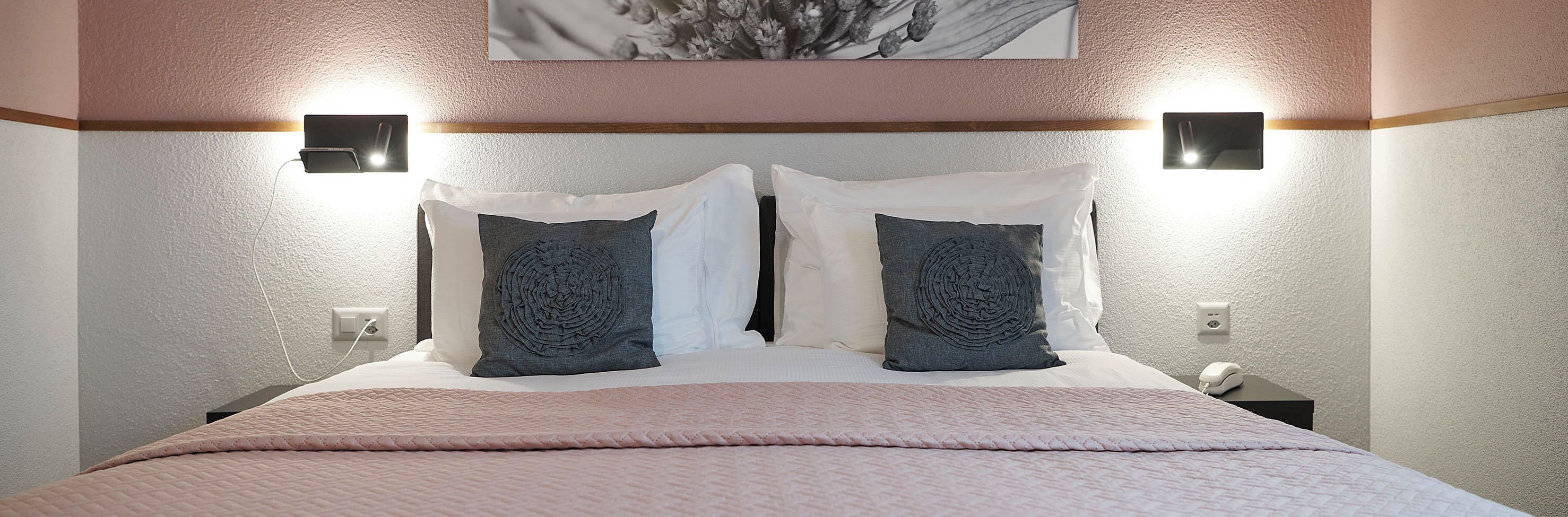 comfort quadruple room, 1 bedroom | 1 bedroom, hypo-allergenic bedding, down duvets, laptop workspace