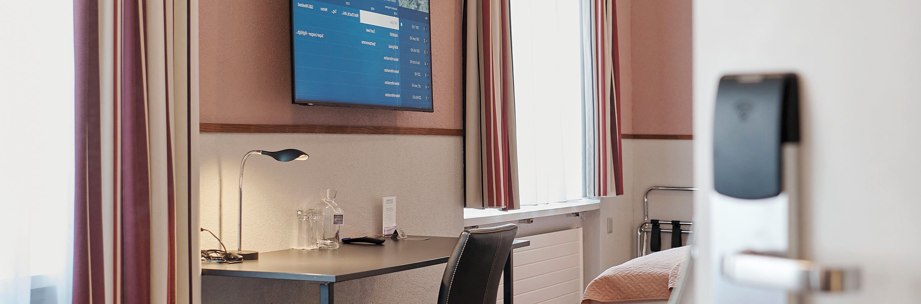 comfort double room, 1 bedroom | 1 bedroom, hypo-allergenic bedding, down duvets, laptop workspace