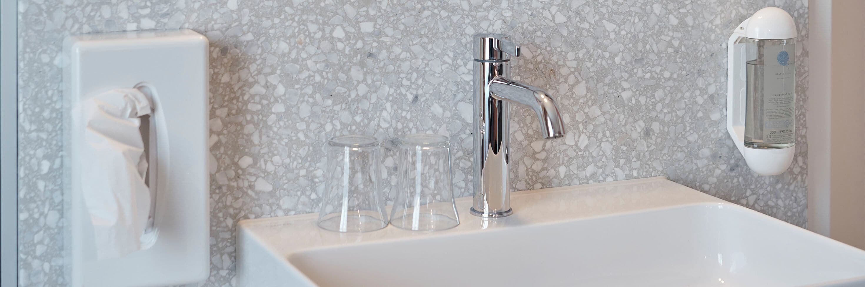 comfort double room, 1 bedroom | bathroom | shower, free toiletries, hair dryer, slippers