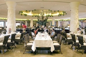 5 restaurants; lunch, dinner, and brunch served - Caribbean World (Soma Bay)
