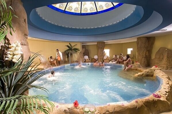 Indoor spa tub - Caribbean World (Soma Bay)