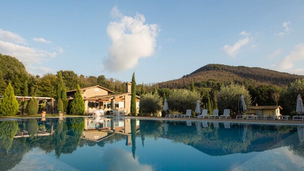 Piscine extérieure (ouverte en saison)