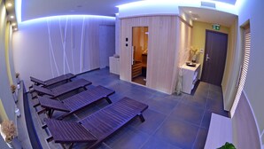 A spa area with wooden loungers, a reception desk, and a wooden sauna. - Hotel Gallus (Zagreb)