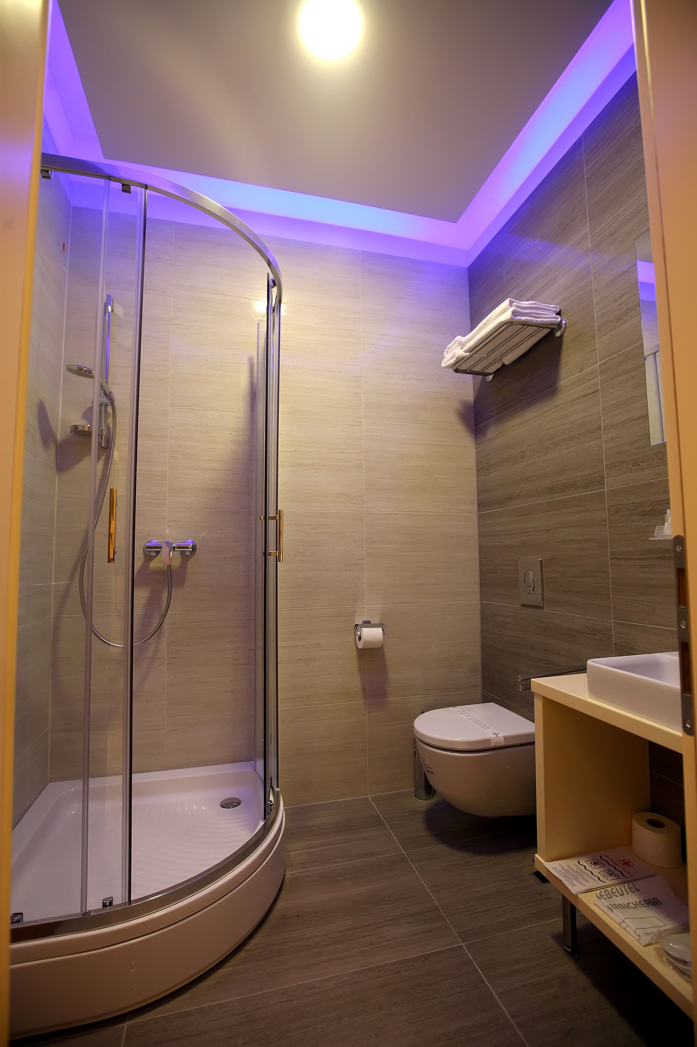 business single room | bathroom | shower, free toiletries, hair dryer, slippers
