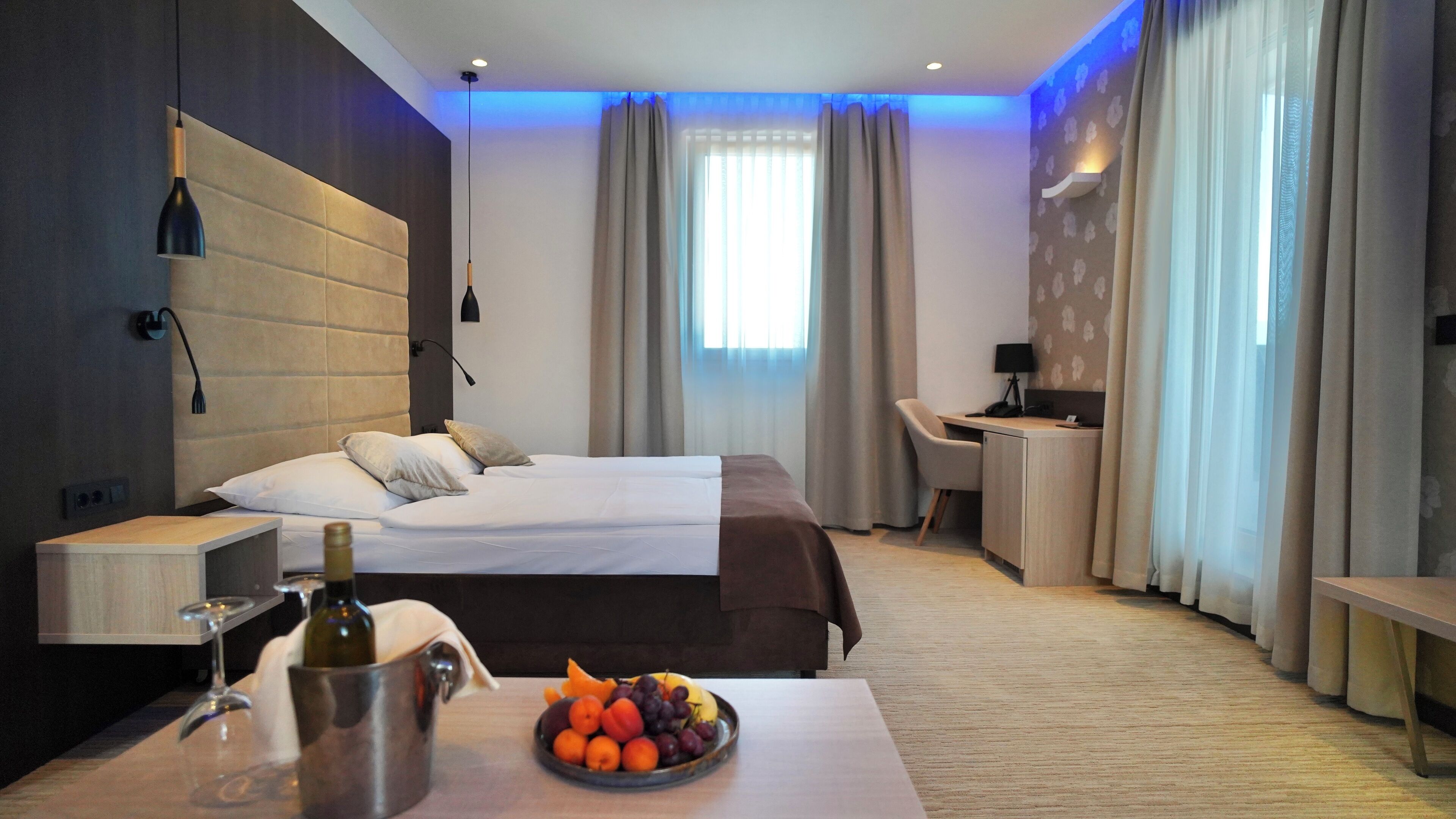 deluxe room | in-room safe, desk, iron/ironing board, free wifi